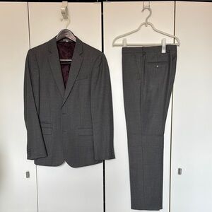 Express Photographer Fitted Men's Gray Suit